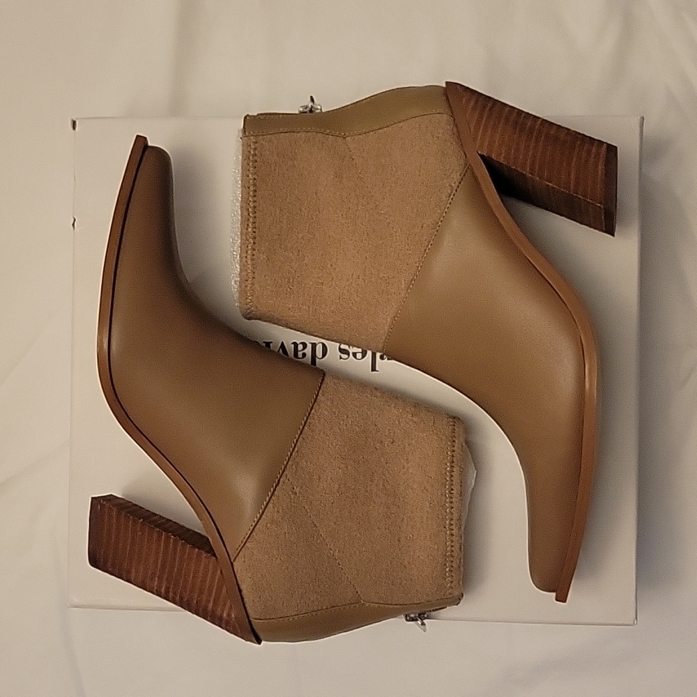 BNIB Charles David Fallyn Wool Bootie Size 9